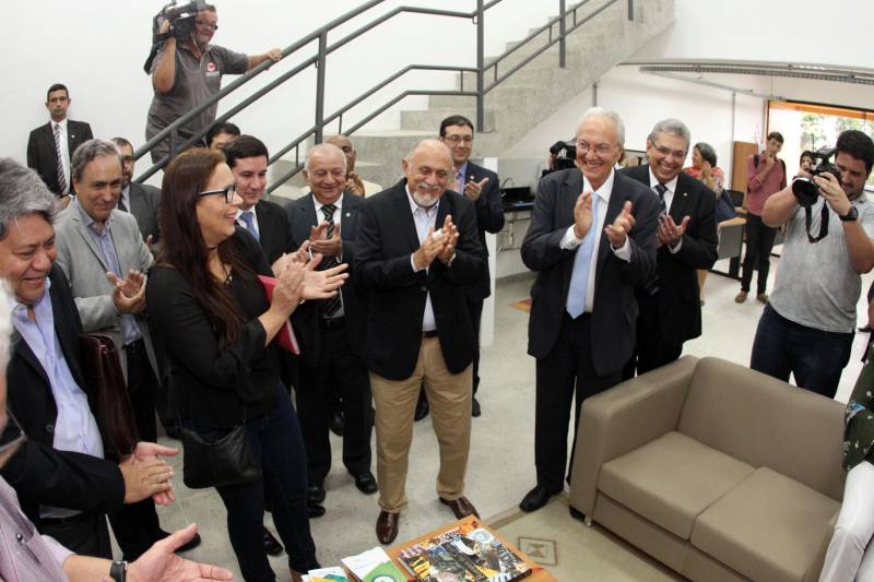 O Parque de Ciência e Tecnologia Guamá (PCT Guamá), em Belém, ganhou um novo prédio para solidificação das ações de incremento ao desenvolvimento socioeconômico do Estado, o Espaço Empreendedor. A cerimônia de inauguração, na quarta-feira (07), foi conduzida pelo governador Simão Jatene e o titular da Secretaria de Estado de Ciência, Tecnologia e Educação Profissional e Tecnológica (Sectet), Alex Fiúza de Mello.
FOTO: CRISTINO MARTINS / AG. PARÁ
DATA: 07.03.2018
BELÉM - PARÁ <div class='credito_fotos'>Foto: Cristino Martins/Ag. Pará | <a href='/midias/2018/originais/56e6cc54-cd3f-479c-98db-66684044d828.jpg' download><i class='fa-solid fa-download'></i> Download</a></div>