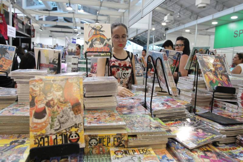 Corredores do Hangar Centro de Convenções durante a XXII Feira Pan-Amazônica do Livro, que começou neste sábado (2), em Belém. Um grande público compareceu ao segundo dia da feira, aproveitando as atrações culturais e as exposições nos estandes de livros na tarde de domingo.
FOTO: CRISTINO MARTINS / AG. PARÁ
DATA: 03.06.2018
BELÉM - PARÁ <div class='credito_fotos'>Foto: Cristino Martins/Ag. Pará | <a href='/midias/2018/originais/56fbdd83-949f-4e19-bdd4-0d1876eedc3e.jpg' download><i class='fa-solid fa-download'></i> Download</a></div>