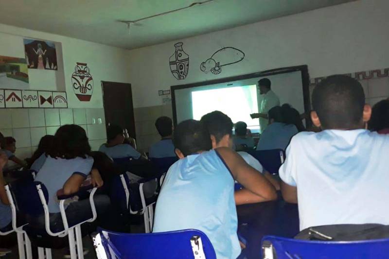 Na tarde dessa terça-feira, 27, o Hospital Jean Bitar (HJB) promoveu mais uma ação do projeto “Pequenos Cuidados para uma grande vida”, com palestra sobre primeiros socorros, ministrada na Escola de Ensino Fundamental Professor Waldemar Ribeiro.

FOTO: ASCOM INDSH
DATA: 28.11.52018
BELÉM - PARÁ <div class='credito_fotos'>Foto: ASCOM / INDSH   |   <a href='/midias/2018/originais/574881c1-99ac-4fe1-86ef-fc8358da8662.jpg' download><i class='fa-solid fa-download'></i> Download</a></div>