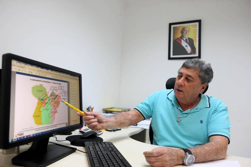 No Brasil, a maioria dos Estados depende do transporte rodoviário e ferroviário (as hidrovias são a menor porcentagem), o que não acontece no Pará. Segundo o presidente da CPH, Haroldo Bezerra (foto), “diferente de outros Estados do país, o Pará tem vocação natural pela malha de transporte hidroviária.

FOTO: SIDNEY OLIVEIRA / AG. PARÁ
DATA: 11.06.2018
BELÉM - PARÁ <div class='credito_fotos'>Foto: Sidney Oliveira/Ag. Pará   |   <a href='/midias/2018/originais/574ff6a3-c76b-4f5f-8d47-d771f64aa4f7.jpg' download><i class='fa-solid fa-download'></i> Download</a></div>