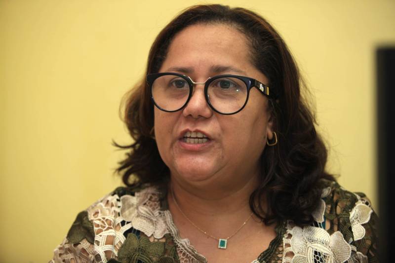 “No caso do açaí, por exemplo, o que pode acontecer são três tipos de crimes: induzimento ao erro, venda de produto impróprio para o consumo e adulteração de alimentos. Esse último, por exemplo, se caracteriza ao serem acrescidas ao alimento em si substâncias que tragam risco à saúde do consumidor, podendo gerar prisão”, disse a delegada Vera Batista.
FOTO: MÁCIO FERREIRA / AG. PARÁ
DATA: 15.03.2018
BELÉM - PARÁ <div class='credito_fotos'>Foto: MÁCIO FERREIRA/ AG. PARÁ | <a href='/midias/2018/originais/5750aa7e-0e97-449c-8c31-d635e21fe0d4.jpg' download><i class='fa-solid fa-download'></i> Download</a></div>