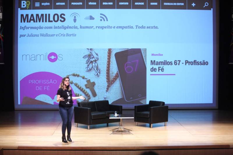 Todas as pessoas que deixaram o teatro onde acontece o Publicom Belém 2018 saíram animadas com o primeiro dia de evento, que encerrou às 20h desta segunda-feira (11). Ter a oportunidade de conhecer mais sobre temas atuais, conhecer de perto profissionais de sucesso da área de comunicação e trocar experiências com estudantes e outros profissionais da área foram os benefícios mais citados por quem participou do evento, que já acontece desde 2013. Na foto, Ju Wallaer, publicitária gaúcha e co-criadora do podcast “Mamilos”.
FOTO: THIAGO GOMES / AG. PARÁ
DATA: 11.06.2018
BELÉM - PARÁ <div class='credito_fotos'>Foto: Thiago Gomes /Ag. Pará | <a href='/midias/2018/originais/577def52-277e-4500-9ba0-45e77c1bf2e9.jpg' download><i class='fa-solid fa-download'></i> Download</a></div>