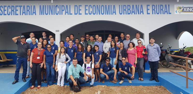 O auditório da Secretaria de Economia Rural e Urbana de Xinguara (foto), no sudeste paraense, ficou lotado nesta quinta-feira (8), durante a reunião do Fórum Municipal de Socioeconomia, realizado pelo Centro Regional de Governo do Sudeste do Pará e Programa das Nações Unidas para o Desenvolvimento (Pnud), em parceria com a Secretaria de Estado de Meio Ambiente e Sustentabilidade (Semas). No encontro foram definidas as câmaras temáticas que têm o objetivo de reunir a sociedade civil e as esferas de governo para debater políticas públicas prioritárias para o município.
FOTO: ASCOM CRGSP
DATA: 08.11.2018
XINGUARA - PARÁ <div class='credito_fotos'>Foto: ASCOM CRGSP | <a href='/midias/2018/originais/57e93b10-c4ff-4cb0-934f-b814ae6a8ce4.jpg' download><i class='fa-solid fa-download'></i> Download</a></div>