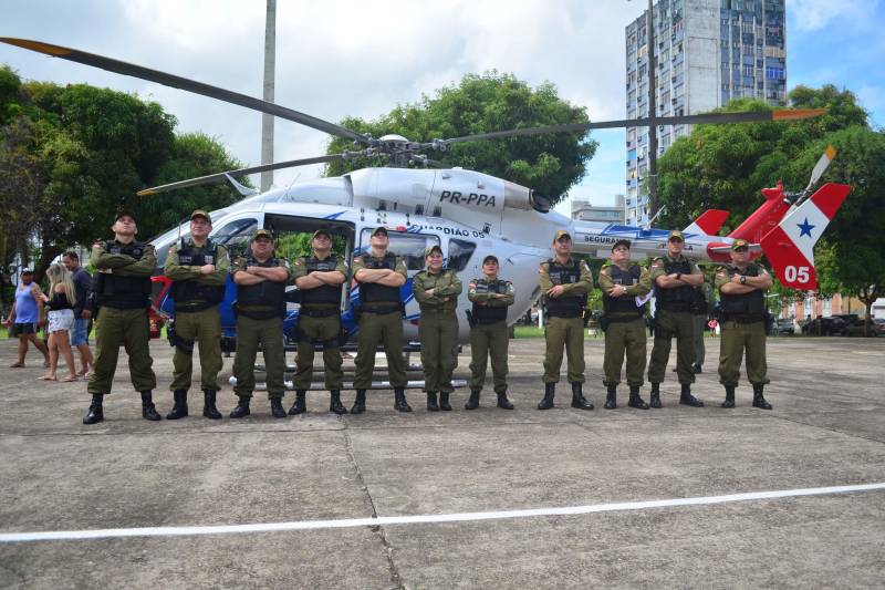 Foi lançada na manhã deste sábado, 8, na Praça da Bandeira, em Belém, a Operação Boas Festas (foto), coordenada pela Polícia Militar do Pará e integrada aos órgãos do Sistema de Segurança Pública do Estado. As ações da Boas Festas vão até o dia 1º de janeiro de 2019. A população do Estado contará com 6,6 mil policias militares que reforçarão o policiamento ordinário na capital, área metropolitana e demais regiões paraenses. 

FOTO: ELIELSON MODESTO / ASCOM SUSIPE
DATA: 08.12.2018
BELÉM - PARÁ <div class='credito_fotos'>Foto: Elielson Modesto / Ascom Segup   |   <a href='/midias/2018/originais/5807de15-7328-4fb9-8ab5-b917baccad22.jpg' download><i class='fa-solid fa-download'></i> Download</a></div>