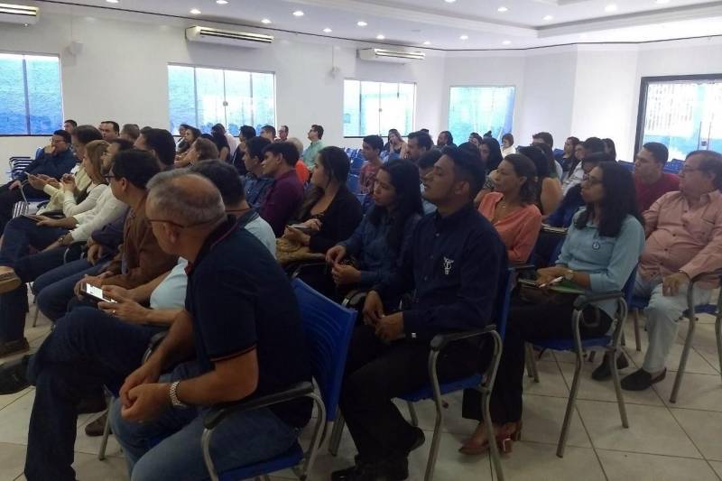 Mais de 150 pessoas (foto) participaram de reunião, nesta quinta-feira (1), na Associação Comercial de Altamira, para tratar das novidades da área tributária estadual. O evento, realizado pela Secretaria de Estado da Fazenda (Sefa), contou com a presença de empresários, produtores rurais e representantes da prefeitura. Durante a reunião, o público conheceu um pouco mais sobre alguns serviços disponibilizados no Portal da Sefa na internet, como o novo sistema de emissão da Nota Fiscal Avulsa eletrônica (NFA-e) e o parcelamento dos tributos estaduais, que vai entrar em funcionamento nos próximos dias.
FOTO: ASCOM / SEFA
DATA: 01.03.2018
ALTAMIRA - PARÁ <div class='credito_fotos'>Foto: Ascom Sefa | <a href='/midias/2018/originais/58164e6e-fbb4-4f7c-8135-b68030a5137b.jpg' download><i class='fa-solid fa-download'></i> Download</a></div>