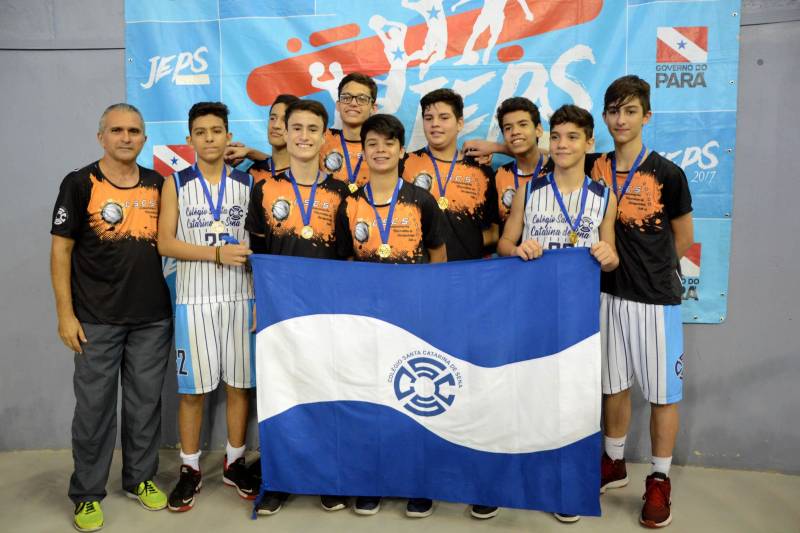 Em sua 60ª edição, os Jogos Estudantis Paraenses (JEPs) definiu a equipes que vão representar o Estado do Pará na etapa nacional, em Manaus (AM), de 19 a 23 de setembro. Das partidas realizadas neste sábado (23), pela etapa estadual, na Arena Guilerme Paraense - o Mangueirinho, foram premiados quatro times das modalidades de Basquete, Volei, Handebol e Futsal, na categoria "A" (de 12 a 14 anos).
FOTO: FERNANDO NOBRE / ASCOM SEDUC
DATA: 23.06.2018
BELÉM - PARÁ <div class='credito_fotos'>Foto: FERNANDO NOBRE/ASCOM SEDUC | <a href='/midias/2018/originais/58198370-8cf3-4f56-a030-3c66bfabe9f1.jpg' download><i class='fa-solid fa-download'></i> Download</a></div>