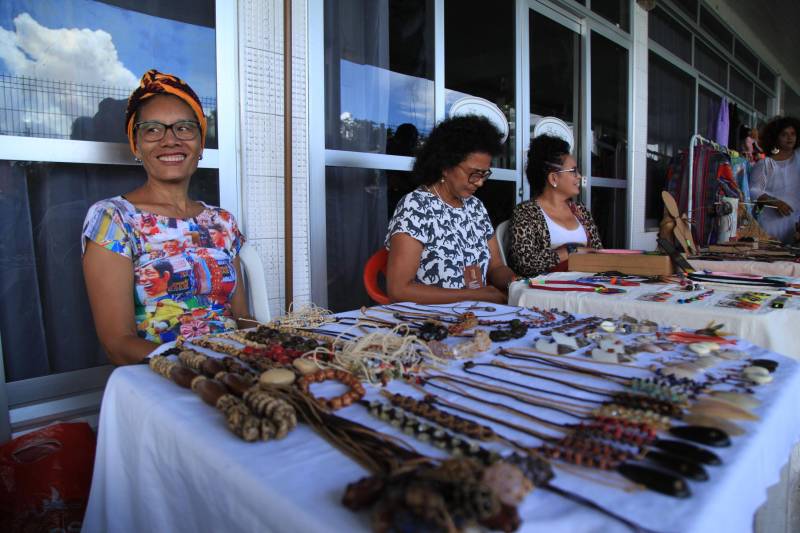 Com debates sobre representatividade, violência e racismo contra populações de matriz africana, quilombolas e indígenas, a IV Conferência Estadual de Promoção da Igualdade Racial foi aberta nesta terça-feira, 27, no Hotel Gold Mar, em Belém.
FOTO: WAGNER ALMEIDA / ASCOM SEJUDH
DATA: 27.03.2018
BELÉM - PARÁ
<div class='credito_fotos'>Foto: Wagner Almeida/ Ascom Sejudh | <a href='/midias/2018/originais/586b6663-7669-4745-b344-b7d0e0916c9b.jpg' download><i class='fa-solid fa-download'></i> Download</a></div>