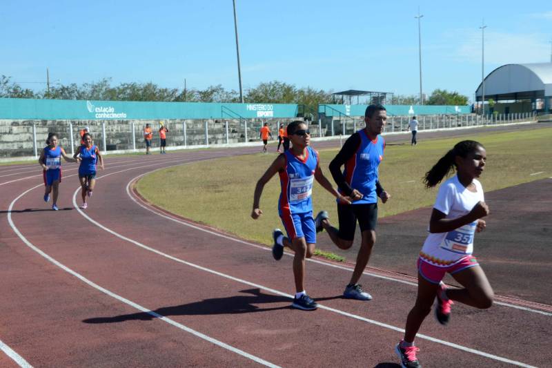 Na disputa houve partidas de goaball, bocha, tênis de mesa, atletismo (foto) e natação. A promoção do evento é da Secretaria de Educação (Seduc) por meio do seu Núcleo de Esporte e Lazer (NEL). Conceição Felgueiras, coordenadora dos Jogos, fez avaliação positiva do evento, realizado pela primeira vez fora da capital paraense e que mobilizou mais de 270 pessoas diretamente, entre dirigentes, técnicos e acompanhantes dos paratletas. "Todos os paratletas participantes são vencedores. Além da competição, eles tiveram um momento para socializar e confraternizar -pois eram participantes de vários municípios do estado. O evento ainda cumpriu a missão de sensibilizar o poder público local sobre a importância do incentivo ao esporte paralímpico", disse.
FOTO: FERNANDO NOBRE / ASCOM SEDUC
DATA: 29.06.2018
MARABÁ - PARÁ <div class='credito_fotos'>Foto: FERNANDO NOBRE/ASCOM SEDUC | <a href='/midias/2018/originais/58819d10-99c7-4f29-ac59-5e1e1235d17b.jpg' download><i class='fa-solid fa-download'></i> Download</a></div>
