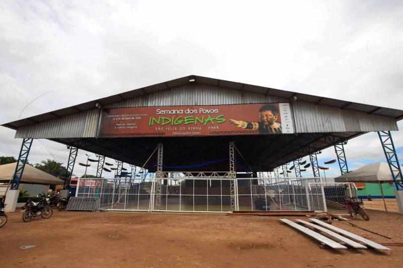 Está quase tudo pronto para a 6ª Semana dos Povos Indígenas, que começa neste domingo (15), em São Félix do Xingu, no sudeste do Pará.
FOTO: RODOLFO OLIVEIRA / AG. PARÁ
DATA: 15.04.2018
SÃO FÉLIX DO XINGU - PARÁ <div class='credito_fotos'>Foto: Rodolfo Oliveira/Ag. Pará | <a href='/midias/2018/originais/58be4ea0-cc91-4e46-a7a0-0a978cac8732.jpg' download><i class='fa-solid fa-download'></i> Download</a></div>