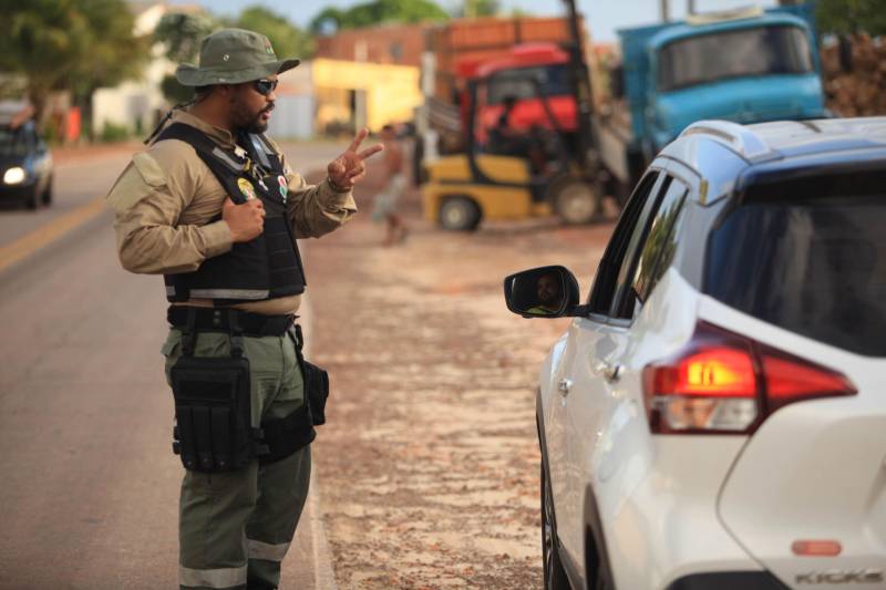 Atuação dos agentes de segurança durante a Operação Verão 2018 no segundo final de semana de férias.
FOTO: MÁCIO FERREIRA / AG. PARÁ
DATA: 07.07.2018
SALINÓPOLIS - PARÁ <div class='credito_fotos'>Foto: MÁCIO FERREIRA/ AG. PARÁ | <a href='/midias/2018/originais/58c310fd-e9c7-4d10-90ba-c00b5d510806.jpg' download><i class='fa-solid fa-download'></i> Download</a></div>