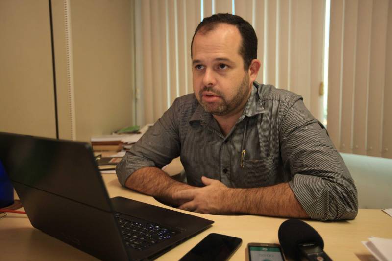 Os Encontros Estaduais de Educação Profissional e Tecnológica serão iniciados na terça-feira (24) na região Lago de Tucuruí, no sudeste paraense. Promovidos pela Secretaria de Estado de Ciência, Tecnologia e Educação Profissional e Tecnológica (Sectet), os eventos serão realizados nas 12 regiões de Integração do Pará. O objetivo é promover, de forma conjunta e articulada, uma discussão sobre a execução do Programa Pará Profissional, como exercício e experiência de política pública de educação profissional e tecnológica para o desenvolvimento inter-regional, inclusão produtiva e oportunidades para o mundo do trabalho. Na foto, Luís Blasques, diretor de Educação Profissional e Tecnológica da Sectet.
FOTO: CARLOS SODRÉ / AG. PARÁ
DATA: 02.03.2018
BELÉM - PARÁ <div class='credito_fotos'>Foto: CARLOS SODRÉ / AG. PARÁ | <a href='/midias/2018/originais/58e76ddf-d7cc-44a0-9699-29596808c3e9.jpg' download><i class='fa-solid fa-download'></i> Download</a></div>