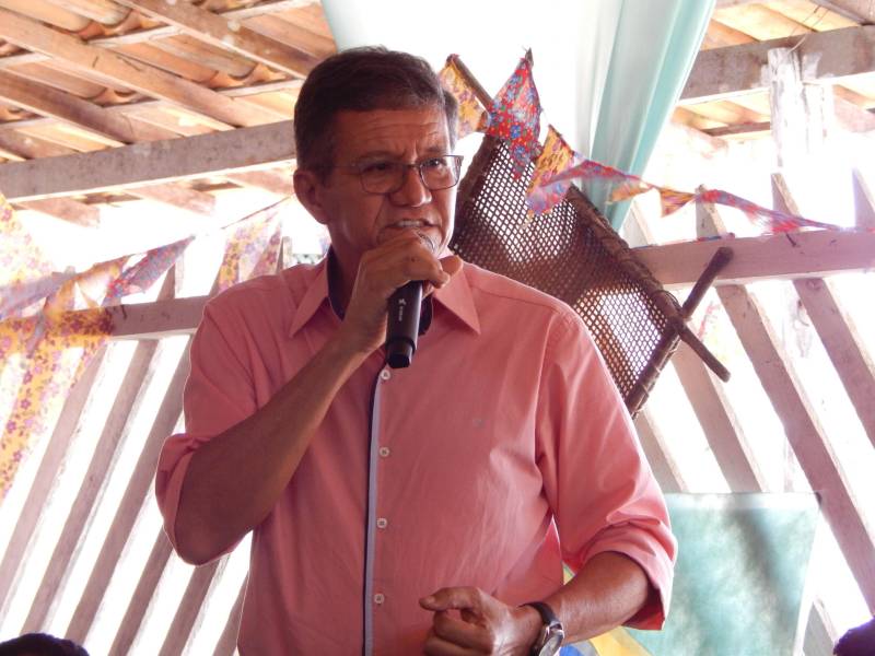 O Programa de Redução da Pobreza no Meio Rural, executado pelo Núcleo de Gerenciamento do Pará Rural, inaugurou em Tomé-Açu, município do nordeste paraense, uma agroindústria de beneficiamento de frutas. O programa visa implantar projetos em regiões com grande necessidade de melhoria na qualidade de vida, incentivando a agricultura familiar local. A inauguração, na última quinta-feira (28), teve a presença do gerente Executivo do Pará Rural, Valdo Gaspar (ao microfone), do coordenador Técnico do Núcleo, Brian Almeida, e de vários parceiros do município.
FOTO: ASCOM / PARÁ RURAL
DATA: 01.07.2018
TOMÉ-AÇU - PARÁ <div class='credito_fotos'>Foto: ASCOM PARÁ RURAL | <a href='/midias/2018/originais/591667a4-a16a-4f7a-9a15-39f389749e3f.jpg' download><i class='fa-solid fa-download'></i> Download</a></div>