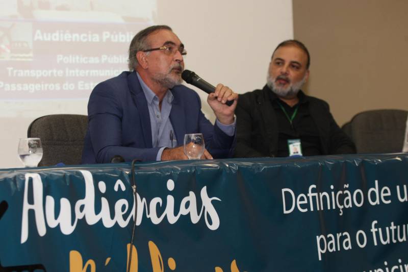 Um novo modelo de política pública para o transporte intermunicipal no Estado do Pará começou a ser discutido nesta quarta-feira (4), em Belém. A primeira audiência pública promovida pela Secretaria de Estado de Transportes (Setran) ocorreu na capital e outras duas estão programadas para o mês de julho, em Marabá, nesta quinta-feira, 5, e em Santarém, no dia 12. Na foto, o titular da Setran, Kleber Menezes.
FOTO: CARLOS SODRÉ / AG. PARÁ
DATA: 04.07.2018
BELÉM - PARÁ <div class='credito_fotos'>Foto: CARLOS SODRÉ / AG. PARÁ | <a href='/midias/2018/originais/593c35f1-42cc-4281-989f-f9e65a2a4b38.jpg' download><i class='fa-solid fa-download'></i> Download</a></div>