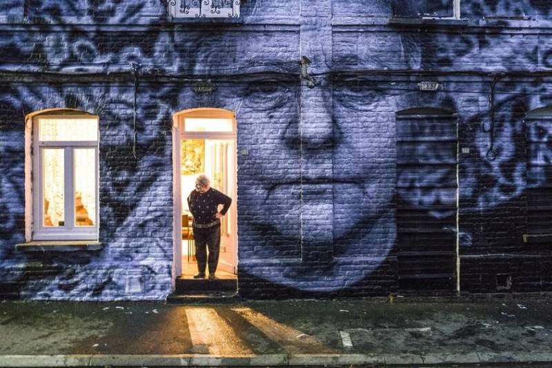 Nesta quinta (01), às 20 horas, o Cine Líbero Luxardo, da Fundação Cultural do Pará (FCP), fará a estreia do filme “Visages, Villages”, documentário feito por Agnès Varda e co-dirigido pelo fotógrafo JR. Indicado ao Oscar de Melhor Documentário, esse é o último trabalho para o cinema da diretora belga, de 94 anos.
FOTO: DIVULGAÇÃO
DATA: 28.02.208 <div class='credito_fotos'>Foto: Divulgação | <a href='/midias/2018/originais/596293ec-df63-4b27-8238-39a560018206.jpg' download><i class='fa-solid fa-download'></i> Download</a></div>