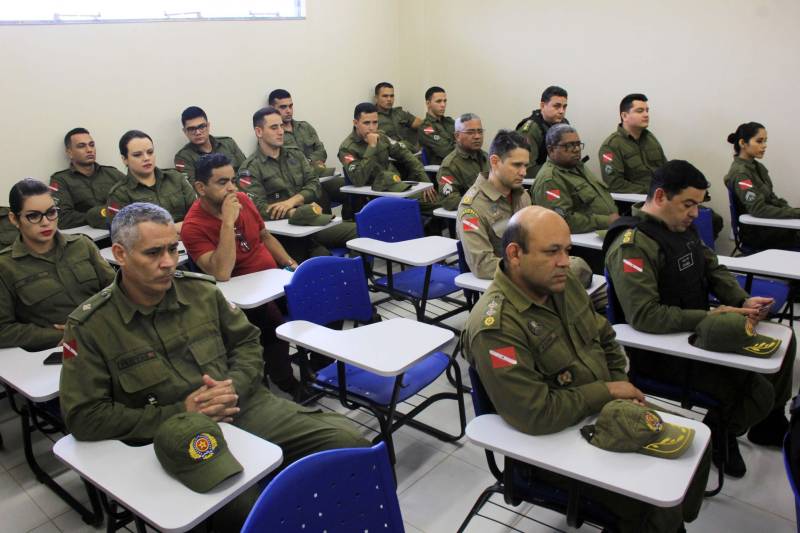 O município de Sapucaia recebeu nesta quarta-feira, 5, uma Unidade Integrada Pro Paz (UIPP). Um investimento do Governo do Estado de R$ 1.134.131,00. Segundo o Secretário de Estado de Segurança Pública, Luiz Fernandes, afirma que já mais de 80 novas UIPP’s no Pará, com as reformadas e reestruturadas esse número chega a 120 unidades. O titular da SEGUP destaca que o mais importante não é a estrutura física, mas o conceito empregado. De Sapucaia, a comitiva foi para Redenção(foto) onde inaugurou o 7º Batalhão de Polícia Militar, uma obra orçada em R$ 2.808.000,00. Atualmente o BPM conta com 145 policiais, 6 viaturas incluindo a Patrulha Rural e 12 motocicletas. O Comandante do Batalhão, o Major José Ricardo Chaves, informou que a maior ocorrência no município são roubos de motos, mas pontuou que a maior parte dos veículos é encontrada pela PM na cidade e cidades vizinhas.

FOTO: RODOLFO OLIVEIRA / AG PARÁ
DATA: 05.12.2018
REDENÇÃO - PARÁ <div class='credito_fotos'>Foto: Rodolfo Oliveira/Ag. Pará   |   <a href='/midias/2018/originais/5985853f-91b4-4536-af68-02fbe1607c01.jpg' download><i class='fa-solid fa-download'></i> Download</a></div>