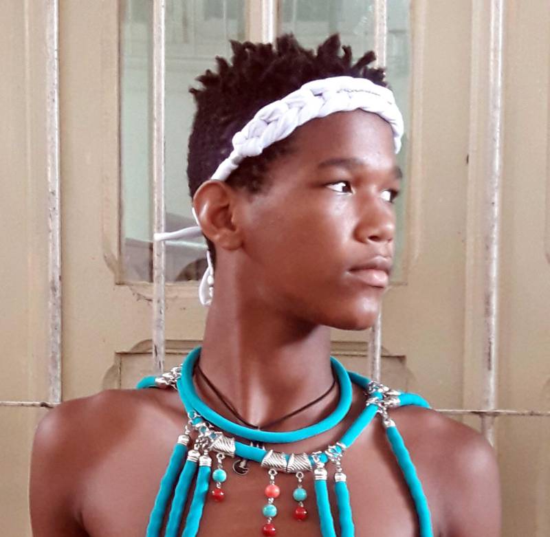 A Escola Estadual General Gurjão, no bairro da Cidade Velha, encontrou uma maneira expressiva para valorizar a cultura e história do povo negro neste 20 de novembro, Dia Nacional da Consciência Negra. A partir das 14 horas desta terça-feira (20), a escola sediará a exposição “Minha Essência Humana”, que reúne fotos nas quais 15 alunas, professoras e servidoras da “General Gurjão”, aparecem com indumentárias típicas da cultura afro-brasileira.

FOTO: DIVULGAÇÃO
DATA: 19.11.2018
BELÉM - PARÁ <div class='credito_fotos'>Foto: ASCOM SEDUC   |   <a href='/midias/2018/originais/599892c8-7ae4-4df8-9cb8-08be066012b1.jpg' download><i class='fa-solid fa-download'></i> Download</a></div>