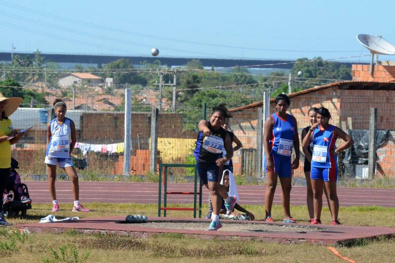 Na disputa houve partidas de goaball, bocha, tênis de mesa atletismo e natação. A promoção do evento é da Secretaria de Educação (Seduc) por meio do seu Núcleo de Esporte e Lazer (NEL). Conceição Felgueiras, coordenadora dos Jogos, fez avaliação positiva do evento, realizado pela primeira vez fora da capital paraense e que mobilizou mais de 270 pessoas diretamente, entre dirigentes, técnicos e acompanhantes dos paratletas. "Todos os paratletas participantes são vencedores. Além da competição, eles tiveram um momento para socializar e confraternizar -pois eram participantes de vários municípios do estado. O evento ainda cumpriu a missão de sensibilizar o poder público local sobre a importância do incentivo ao esporte paralímpico", disse.
FOTO: FERNANDO NOBRE / ASCOM SEDUC
DATA: 29.06.2018
MARABÁ - PARÁ <div class='credito_fotos'>Foto: FERNANDO NOBRE/ASCOM SEDUC | <a href='/midias/2018/originais/59bd0a9e-2564-4c1b-9253-2b38a1c5858a.jpg' download><i class='fa-solid fa-download'></i> Download</a></div>