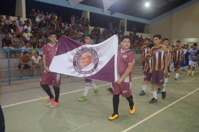 A cidade de Igarapé-Açu, no nordeste do Estado, sedia, até o próximo dia 20, a terceira etapa regional da 60ª edição dos Jogos Estudantis Paraenses (Jeps), uma ação esportivo-educacional que, ao longo de 60 anos propõe disseminar a cultura da paz e descobrir talentos esportivos. Cerca de 800 pessoas, entre atletas, professores e a comunidade participaram da cerimônia de abertura, nesta quarta-feira, 16, no ginásio Daniel Torres. Além de Igarapé-Açu, a terceira etapa também ocorre no município de Mocajuba.
FOTO: RAI PONTES / ASCOM SEDUC
DATA: 16.05.2018
IGARAPÉ-AÇU - PARÁ <div class='credito_fotos'>Foto: Rai Pontes/Ascom Seduc | <a href='/midias/2018/originais/59e6ee6a-3c7d-4890-ab5d-e8d3f073ff16.jpg' download><i class='fa-solid fa-download'></i> Download</a></div>