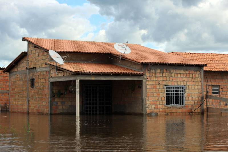 Em Marabá (foto) já são 198 famílias desabrigadas, 58 desalojadas e 194 afetadas. O município conta com cinco abrigos oficiais e dois não oficiais - estruturados pela própria comunidade. As famílias já começaram a receber o benefício eventual por meio das Secretarias Estadual e Municipal de Assistência Social.

FOTO: MÁCIO FERREIRA / AG. PARÁ
DATA: 16.02.2018
MARABÁ - PARÁ <div class='credito_fotos'>Foto: MÁCIO FERREIRA/ AG. PARÁ   |   <a href='/midias/2018/originais/5a32b0ca-e29c-40d6-ae0f-9ef0f85f480e.jpg' download><i class='fa-solid fa-download'></i> Download</a></div>