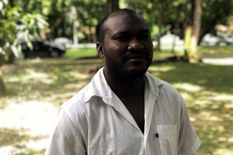 Aurélio dos Santos (foto), representante da comunidade quilombola, considerou esse momento como importante para as comunidades tradicionais, principalmente porque esses povos ainda têm seus direitos violados.
FOTO: WAGNER ALMEIDA / ASCOM SEJUDH
DATA: 03.05.2018
BELÉM - PARÁ <div class='credito_fotos'>Foto: Wagner Almeida/ Ascom Sejudh | <a href='/midias/2018/originais/5a63ebe7-1ffd-4771-a8ee-8f1313ac11ff.jpg' download><i class='fa-solid fa-download'></i> Download</a></div>