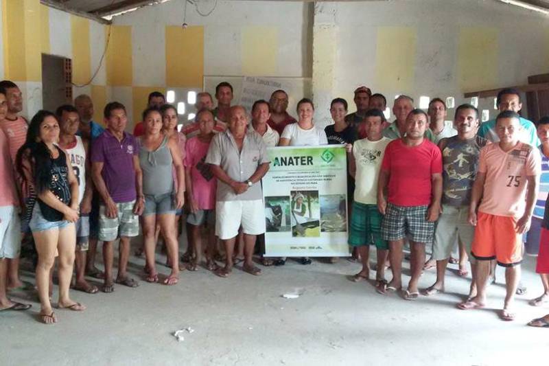 25 famílias extrativistas de bacuri de Augusto Corrêa, na região do Salgado, estão sendo incentivadas pelo escritório local da Empresa de Assistência Técnica e Extensão Rural do Estado do Pará (Emater) para melhorar a atividade, em termos de tecnologia e expansão.
FOTO: ASCOM EMATER
DATA: 02.05.2018
AUGUSTO CORRÊA - PARÁ <div class='credito_fotos'>Foto: ASCOM EMATER | <a href='/midias/2018/originais/5a986a9d-7ba9-4d16-9e17-bb195bb18b31.jpg' download><i class='fa-solid fa-download'></i> Download</a></div>