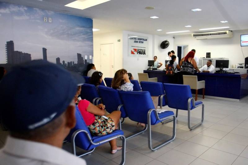 A prática da cirurgia bariátrica, conhecida também como redução do estomago, cresceu em mais de 46,7% no Brasil, segundo a Sociedade Brasileira de Cirurgia Bariátrica e Metabólica (ABCBM). No Pará, a população elegível para o procedimento é superior a 176 mil pessoas. Em Belém, o Hospital Jean Bitar (HJB) (foto) é referência nesse procedimento, para o combate a obesidade e para a recuperação da qualidade de vida dos pacientes.
FOTO: IGOR BRANDÃO / ARQUIVO AG. PARÁ
DATA: 13.04.2018
BELÉM - PARÁ <div class='credito_fotos'>Foto: IGOR BRANDÃO / AG. PARÁ | <a href='/midias/2018/originais/5aa9f025-57bd-4715-87ae-cd81db555cb8.jpg' download><i class='fa-solid fa-download'></i> Download</a></div>