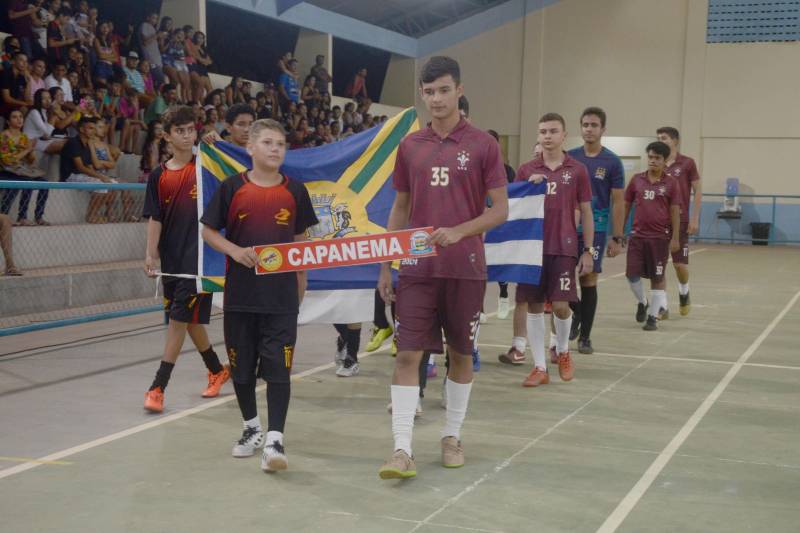 A cidade de Igarapé-Açu, no nordeste do Estado, sedia, até o próximo dia 20, a terceira etapa regional da 60ª edição dos Jogos Estudantis Paraenses (Jeps), uma ação esportivo-educacional que, ao longo de 60 anos propõe disseminar a cultura da paz e descobrir talentos esportivos. Cerca de 800 pessoas, entre atletas, professores e a comunidade participaram da cerimônia de abertura, nesta quarta-feira, 16, no ginásio Daniel Torres. Além de Igarapé-Açu, a terceira etapa também ocorre no município de Mocajuba.
FOTO: RAI PONTES / ASCOM SEDUC
DATA: 16.05.2018
IGARAPÉ-AÇU - PARÁ <div class='credito_fotos'>Foto: Rai Pontes/Ascom Seduc | <a href='/midias/2018/originais/5abfe696-aba9-463a-8cd7-c4cc3c95c896.jpg' download><i class='fa-solid fa-download'></i> Download</a></div>