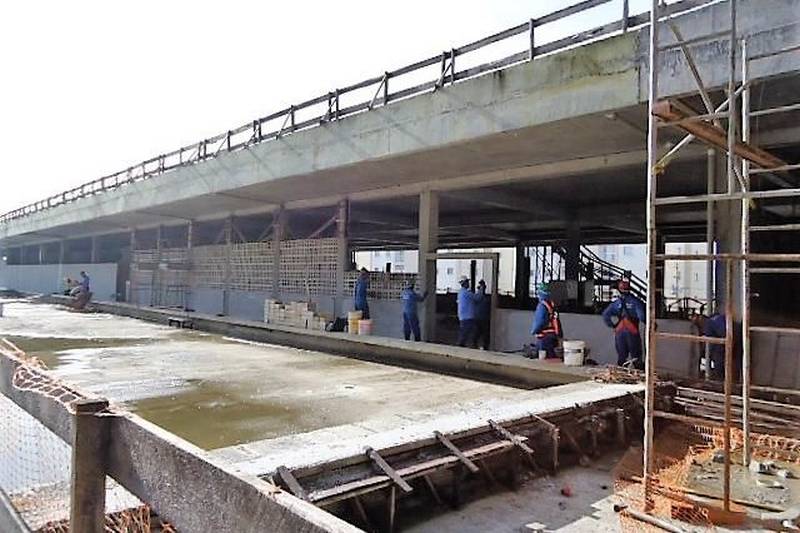Um passo importante para expandir a rede pública de saúde do estado. As obras de construção de dois novos hospitais no nordeste do Pará já estão em estágio avançado. Ambos serão referência em atendimento na região: o Hospital Regional de Castanhal (foto) e o Hospital Materno-infantil de Capanema.
FOTO: ASCOM SEDOP
DATA: 26.04.2018
CASTANHAL - PARÁ <div class='credito_fotos'>Foto: Ascom Sedop | <a href='/midias/2018/originais/5b04509c-4ebb-45b2-9aaa-6da09a093be2.jpg' download><i class='fa-solid fa-download'></i> Download</a></div>