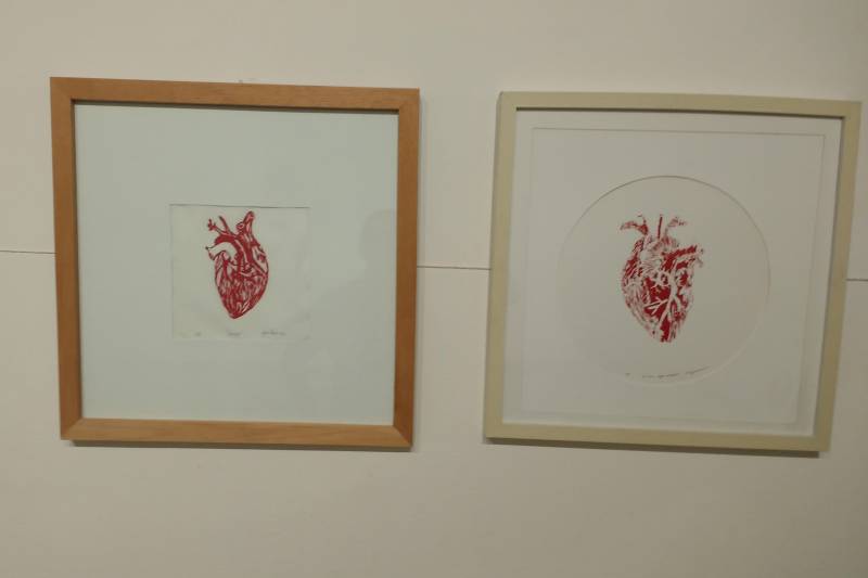 A exposição “Corpo-Máquina”, do artista Jean Ribeiro, é um dos projetos vencedores do edital Pauta Livre 2018, por meio do Seiva - Programa de Incentivo à Arte e à Cultura. A exposição xilográfica terá abertura hoje, 15, às 19h, na Galeria Theodoro Braga, da Fundação Cultural do Pará (FCP), e permanecerá aberta para visitação até o dia 13 de abril, de 9h as 18h. Jean Ribeiro utilizou a técnica de xilogravura e linéleo-gravura para montar a exposição. O artista trabalha comprovadamente com essa linguagem há 16 anos, iniciando sua trajetória na oficina de xilogravura do Curro Velho, da FCP.
FOTO: ASCOM / FCP
DATA: 15.03.2018
BELÉM - PARÁ <div class='credito_fotos'>Foto: ASCOM FCP | <a href='/midias/2018/originais/5b8ffb36-dc2c-474e-b920-df95fac55ba8.jpg' download><i class='fa-solid fa-download'></i> Download</a></div>