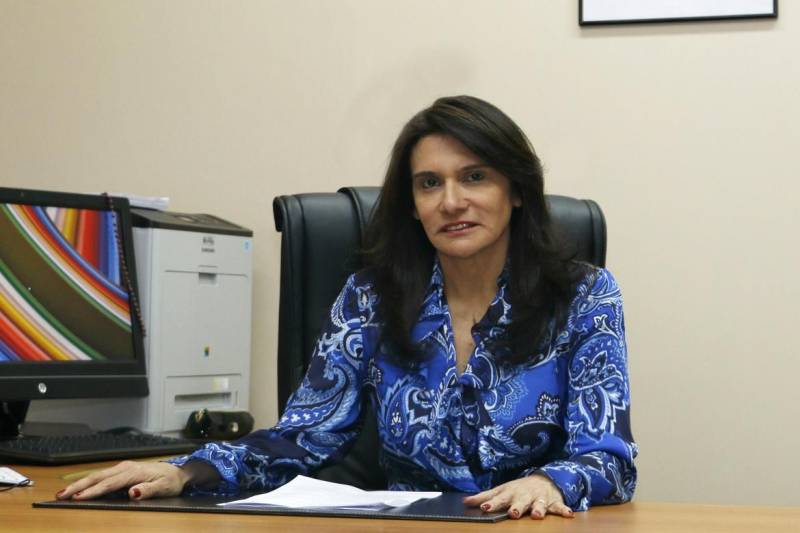 Na busca por maior agilidade e acessibilidade nos serviços, o Departamento de Trânsito do Estado (Detran) retoma, nesta quarta-feira (2), o canal telefônico 154 para atendimento à população. A ferramenta irá funcionar 24 horas por dia, sendo das 8h às 20h com atendimento humano e a partir das 20h com atendimento eletrônico pela Unidade de Resposta Audível (URA). Na foto, a diretora-geral do Detran, Andrea Hass.
FOTO: ASCOM DETRAN
DATA: 02.05.2018
BELÉM - PARÁ <div class='credito_fotos'>Foto: ASCOM DETRAN | <a href='/midias/2018/originais/5b96ecc5-a88c-4436-a29a-f9078458bcb9.jpg' download><i class='fa-solid fa-download'></i> Download</a></div>