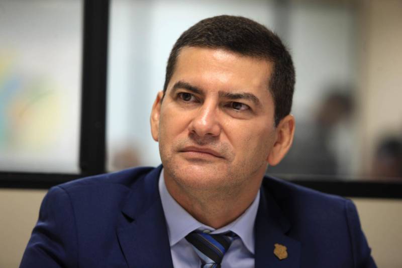 É um trabalho de inteligência, realizado minuciosamente por policiais capacitados que avaliam as denúncias e trabalham em cima delas. Casos emblemáticos, como o do ‘Maníaco da Ceasa’ (condenado pela morte de três crianças), foram elucidados com a ajuda de informações de pessoas que ligaram para o 181”, explicou o delegado Raimundo Benassuly (foto), diretor do Disque Denúncia.

FOTO: RODOLFO OLIVEIRA / AG. PARÁ
DATA: 24.05.2018
BELÉM - PARÁ <div class='credito_fotos'>Foto: Rodolfo Oliveira/Ag. Pará   |   <a href='/midias/2018/originais/5b9dd0bb-dc14-443c-9303-c0075986cde1.jpg' download><i class='fa-solid fa-download'></i> Download</a></div>