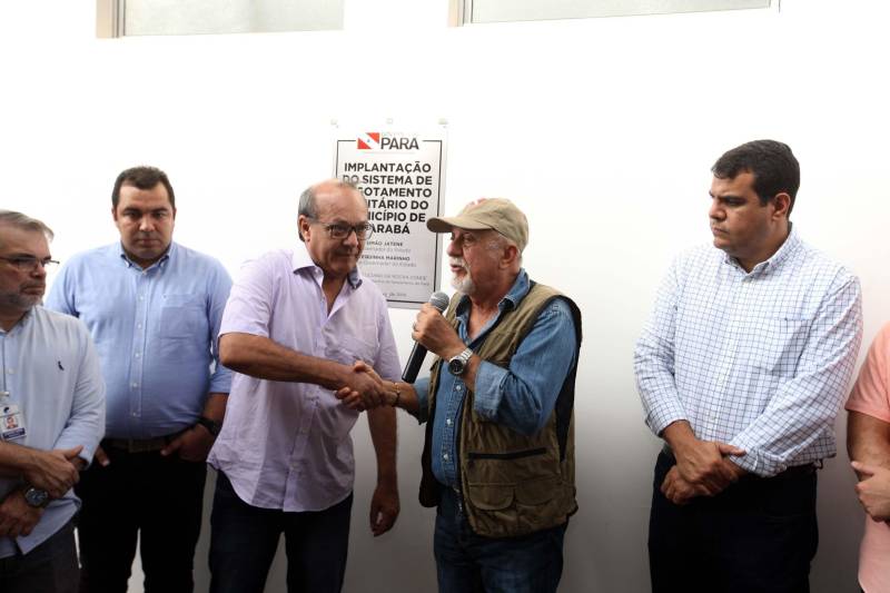Nesta sexta-feira (06), um dia após completar 105 anos de emancipação, Marabá, município de forte vocação mineral e agrícola que o faz principal centro socioeconômico do sudeste paraense, recebeu importantes obras e serviços do Governo do Estado. Em destaque, investimentos na área da saúde, educação, saneamento básico e segurança. As cerimônias contaram com a presença do governador Simão Jatene, parlamentares, prefeitos da região, entre outras autoridades. A agenda de governo teve início com a entrega da Estação de Tratamento de Esgoto Sanitário (FOTO), um moderno sistema de saneamento básico com capacidade para atender de 86 mil habitantes. A primeira etapa da ETE representa um investimento de mais de R$ 117 milhões, parte com recursos do Programa de Aceleração do Crescimento (PAC), através de empréstimo junto ao FGTS no valor de R$ 78,20 milhões, e mais R$ 38,97 milhões do Tesouro do Estado.
FOTO: SIDNEY OLIVEIRA / AG. PARÁ
DATA: 06.04.2018
MARABÁ - PARÁ <div class='credito_fotos'>Foto: Agência Pará | <a href='/midias/2018/originais/5be2dc37-d67e-4694-a5ba-c931edd6cfd6.jpg' download><i class='fa-solid fa-download'></i> Download</a></div>