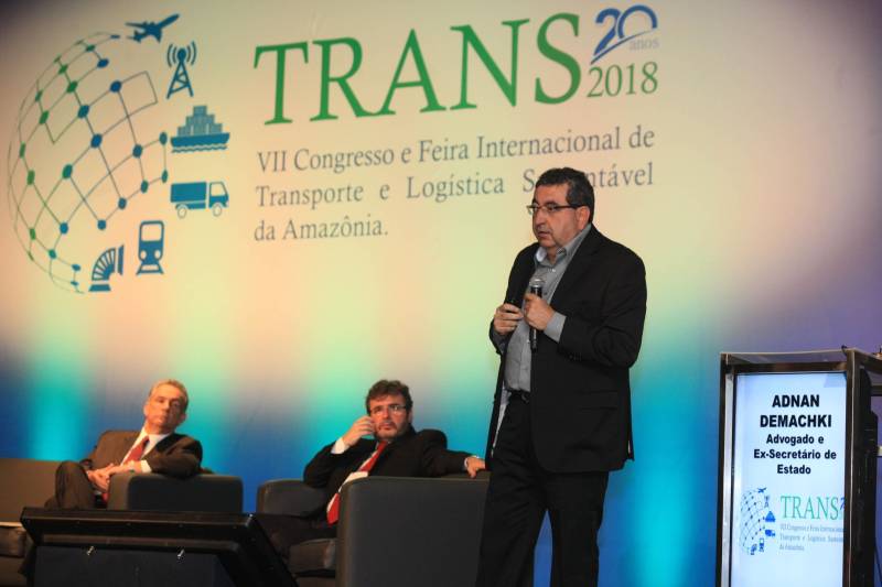 De acordo com Adnan Demachki (foto), a lei prevê que esses recursos sejam aplicados em investimentos em infraestrutura. No caso dos recursos que a Vale vai pagar pela renovação da estrada de ferro Vitória Minas, o Governo Federal já anunciou que os recursos ficarão naquela região mesmo, ou seja, serão aplicados na construção de uma ferrovia ligando o Porto de Tubarão até Presidente Keneddy, no Espírito Santo.
FOTO: RODOLFO OLIVEIRA / AG. PARÁ
DATA: 20.06.2018
belém - pará <div class='credito_fotos'>Foto: Rodolfo Oliveira/Ag. Pará | <a href='/midias/2018/originais/5c08b59f-ac84-4371-a39d-9d38557ad7ef.jpg' download><i class='fa-solid fa-download'></i> Download</a></div>