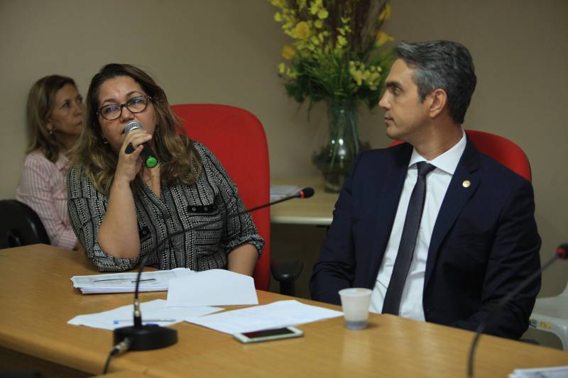 O compromisso do governo do estado com a população paraense pode ser medido pelos números apresentados pelas Secretarias de Estado de Planejamento (Seplan) e da Fazenda (Sefa) no início da tarde desta quarta-feira (28) durante audiência pública na Assembleia Legislativa do Estado (Alepa) realizada para demonstrar e avaliar o cumprimento das metas fiscais pelo Poder Executivo, referentes ao último quadrimestre, comparativamente ao mesmo intervalo do exercício anterior. Na foto, a secretária adjunta do tesouro da Sefa Adélia Macedo.
FOTO: MÁCIO FERREIRA / AG. PARÁ
DATA: 28.02.2018
BELÉM - PARÁ <div class='credito_fotos'>Foto: MÁCIO FERREIRA/ AG. PARÁ | <a href='/midias/2018/originais/5c1da517-1c1a-4e71-b46c-5c3b7934d979.jpg' download><i class='fa-solid fa-download'></i> Download</a></div>