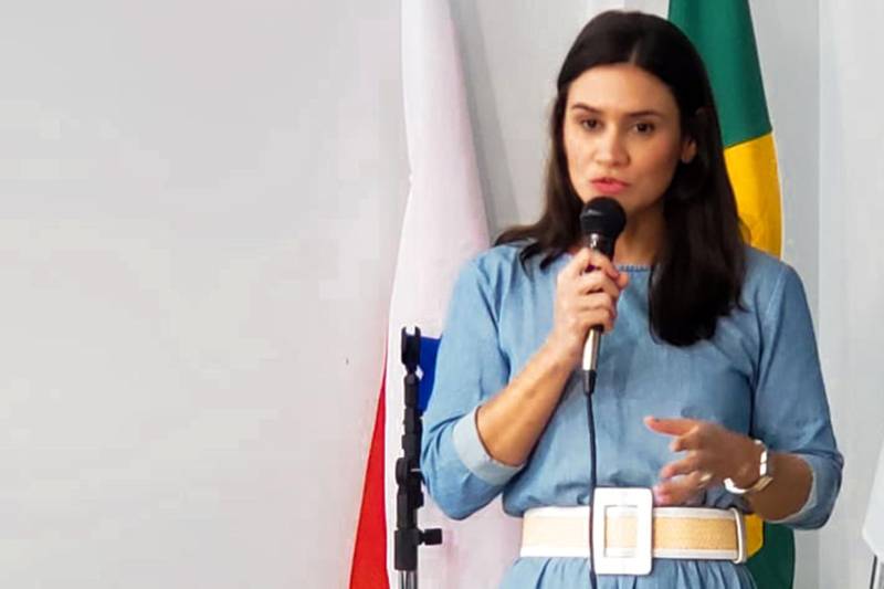 Foi lançada, oficialmente, nesta quinta-feira (27), a ‘Cartilha Farmajus’, que é destinada aos operadores do direito e usuários do Sistema Único de Saúde (SUS), e reúne informações sobre como e onde buscar medicamentos disponibilizados pelo sistema. De forma didática, o material orienta os profissionais e esclarece a população sobre os seus direitos. O lançamento ocorreu no auditório da sede da Procuradoria-Geral do Estado.

FOTO: ASCOM PGE
DATA: 28.12.2018
BELÉM - PARÁ <div class='credito_fotos'>Foto: ASCOM PGE   |   <a href='/midias/2018/originais/5c3dcae8-4cd6-4931-87a8-e115ae8d24b4.jpg' download><i class='fa-solid fa-download'></i> Download</a></div>