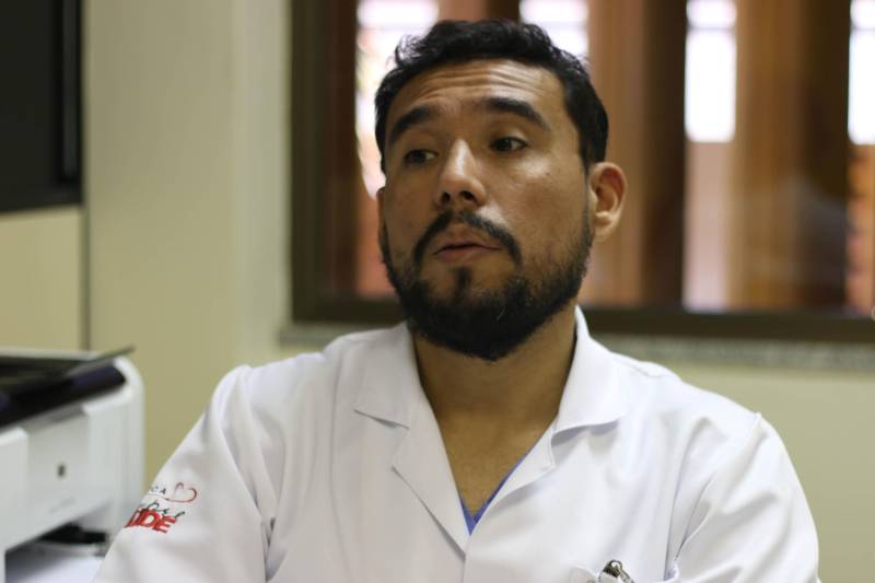 Referência em obstetrícia na região, o HGT tem sua equipe multiprofissional qualificada para oferecer um atendimento com base nos princípios da humanização. De acordo com o diretor técnico do hospital, Paulo Henrique Ataíde Pereira, esse processo é essencial. “Entendemos que, principalmente na maternidade, a humanização precisa estar presente. No atendimento de modo geral também, não adianta apenas darmos o diagnóstico para o nosso paciente e buscar a cura, é preciso tratar bem, com carinho e cuidado”, explica.

FOTO: ARQUIVO / ASCOM HGT TAILÂNDIA
DATA: 05.07.2017
TAILÂNDIA - PARÁ <div class='credito_fotos'>Foto: ASCOM HGT TAILÂNDIA   |   <a href='/midias/2018/originais/5c721c1e-d799-44c2-9353-743b6fdb31e0.jpg' download><i class='fa-solid fa-download'></i> Download</a></div>