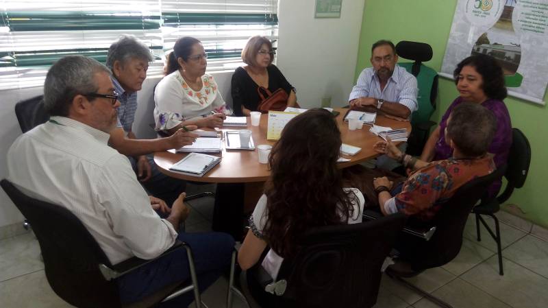 Técnicos da Empresa de Assistência Técnica e Extensão Rural do Estado do Pará (Emater-Pará) e da Empresa Brasileira de Pesquisa Agropecuária (Embrapa/Amazônia Oriental), se reuniram para organizar a retomada da cooperação técnica e a construção de agenda de trabalho conjunto, com foco sistema de agricultura sem queima, além de visar a ampliação de outras ações conjuntas entre as duas empresas. A reunião foi realizada na manhã desta segunda-feira, 7, no escritório central da Emater, em Marituba.

FOTO: ASCOM EMATER
DATA: 07.05.2018
MARITUBA - PARÁ <div class='credito_fotos'>Foto: ASCOM EMATER   |   <a href='/midias/2018/originais/5c7c287e-e398-4352-be7e-20719209eae6.jpg' download><i class='fa-solid fa-download'></i> Download</a></div>