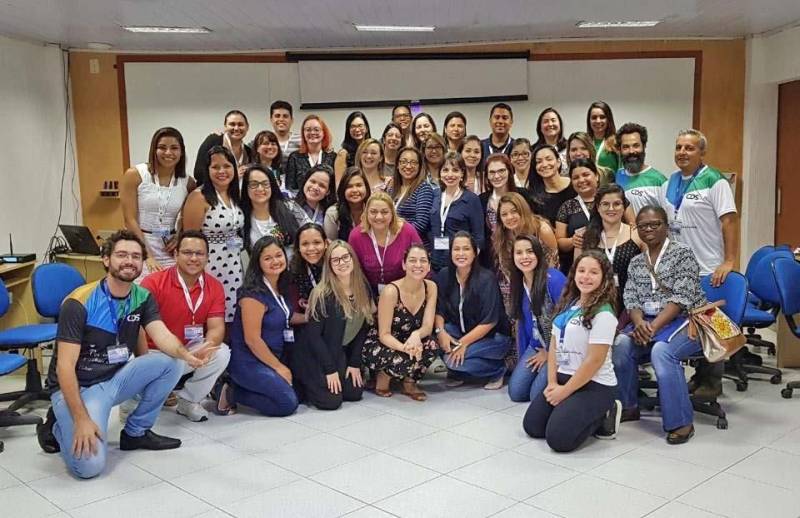 De acordo com estimativas do Instituto Nacional de Câncer (Inca), dos 12.500 mil novos casos de câncer infantojuvenil que deverão ser diagnosticados no Brasil em 2018, cerca de 1.200 mil estarão na Região Norte. Os últimos estudos do Inca indicam ainda que as possibilidades de cura chegam a 80%, quando o diagnóstico é precoce e o tratamento feito em um centro especializado. Na norte do Brasil, onde a incidência dos novos casos será a menor em relação às demais regiões, o Hospital Oncológico Infantil Octávio Lobo é referência para o tratamento de crianças e adolescentes, na faixa etária de zero a 19 anos. Com uma equipe médica especializada, a unidade, que é gerenciada pela Pró-Saúde Associação Beneficente de Assistência Social e Hospitalar, sob contrato de gestão com a Secretaria de Estado de Saúde Pública (Sespa), tem investido no treinamento de seus funcionários (foto), para garantir mais qualidade e segurança no atendimento aos pacientes.

FOTO: ASCOM / HOIOL
DATA: 14.05.2018
BELÉM - PARÁ <div class='credito_fotos'>Foto: ASCOM HOIOL   |   <a href='/midias/2018/originais/5ce9e63c-84cb-4aa6-96f4-2fdbd49bce94.jpg' download><i class='fa-solid fa-download'></i> Download</a></div>