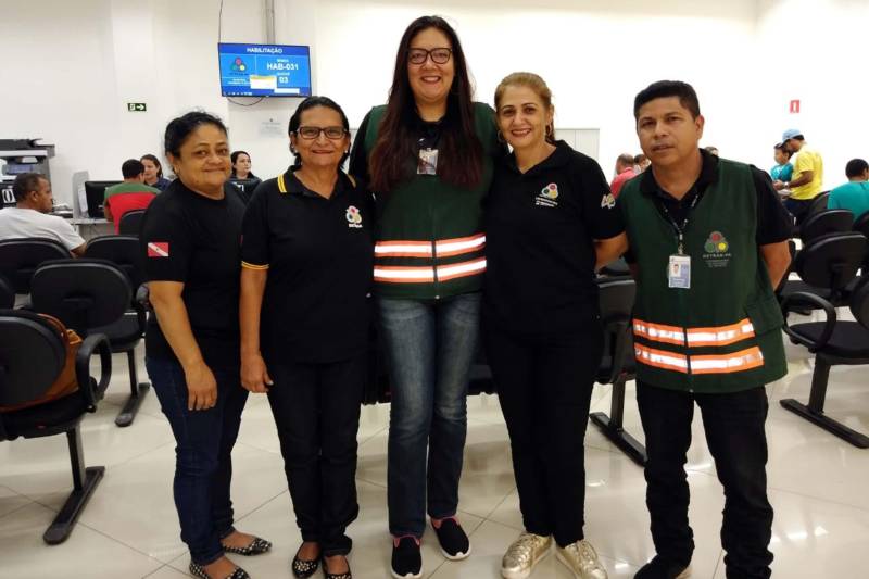 Mais de 75 condutores dos chamados “táxi lotação” e 32 mototaxistas que rodam em Marabá, sudeste do Pará, participaram das atividades desempenhadas pela Coordenadoria de Educação do Departamento de Trânsito do Estado do Pará (Detran), finalizadas no último final de semana. O trabalho abrangeu, também, escolas públicas e um shopping da cidade durante programação denominada de “Natal Encantando”.

FOTO: ASCOM DETRAN
DATA: 17.12.2018
MARABÁ - PARÁ <div class='credito_fotos'>Foto: ASCOM DETRAN   |   <a href='/midias/2018/originais/5d1cc8d5-6311-43e3-a900-63d796a77229.jpg' download><i class='fa-solid fa-download'></i> Download</a></div>