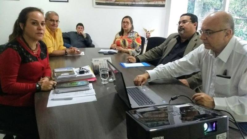 Na tarde desta quinta-feira (15), o Secretário Nacional de Promoção do Desenvolvimento Humano, Halim Girade, visitou a Secretaria de Estado de Assistência Social, Trabalho, Emprego e Renda (Seaster) para conhecer o trabalho que o Estado do Pará vem realizando com o programa “Criança Feliz” no Sistema Único de Assistência Social (Suas).
FOTO: ASCOM SEASTER
DATA: 15.03.2018
BELÉM - PARÁ <div class='credito_fotos'>Foto: Ascom Seaster | <a href='/midias/2018/originais/5d4fadb4-bf1d-408d-8588-155eafe154d0.jpg' download><i class='fa-solid fa-download'></i> Download</a></div>
