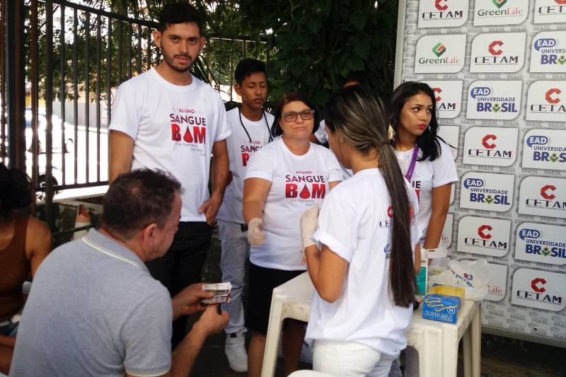 A abertura da Campanha da Copa, promovida pela Fundação Centro de Hemoterapia e Hematologia do Pará (Hemopa), neste sábado (9), foi marcada por alegria, descontração, apresentação cultural, comemoração de aniversário, prestação de serviços de saúde e até demonstração de jiu-jitsu.Na foto, a instituições parceiras ofereceram serviços de saúde com aferição de pressão arterial, teste de glicemia, entre outros.
FOTO: ASCOM HEMOPA
DATA: 09.06.2018
BELÉM - PARÁ <div class='credito_fotos'>Foto: Ascom Hemopa | <a href='/midias/2018/originais/5ddcffcc-2507-4ee6-a145-3c8b6f1b546b.jpg' download><i class='fa-solid fa-download'></i> Download</a></div>