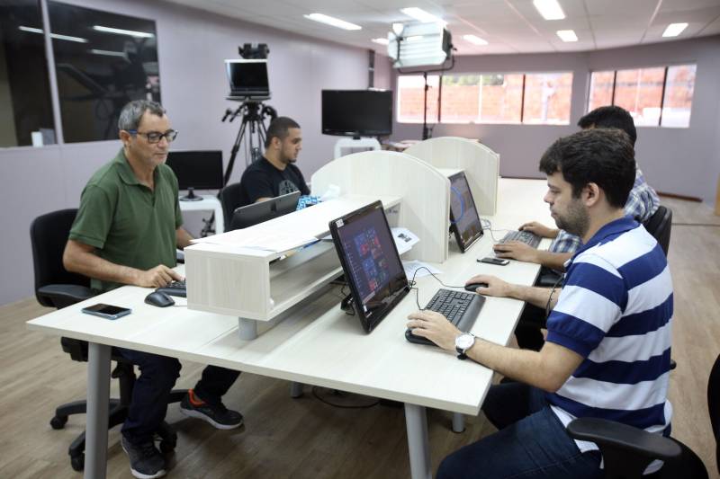 O único veículo de comunicação pública do Pará, com alcance nos 115 municípios do Estado, inaugurou no dia 24 de outubro, a sua primeira sede. Após trinta anos no prédio da imprensa oficial, as atividades da rede Cultura de televisão, rádio e do portal, além da parte administrativa, passam a serem concentradas na Rua dos Pariquis, no Bairro da Cremação.

FOTO: CARLOS SODRÉ / AG. PARÁ
DATA: 01.12.2018
BELÉM - PARÁ <div class='credito_fotos'>Foto: CARLOS SODRÉ / AG. PARÁ    |   <a href='/midias/2018/originais/5e4a0db8-713a-41de-83c3-26d554694488.jpg' download><i class='fa-solid fa-download'></i> Download</a></div>