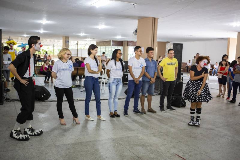 Durante toda esta quinta-feira, 10, a Feira Vocacional da Universidade do Estado do Pará (Uepa) recebeu a visita de estudantes do ensino médio de escolas públicas e particulares da Região Metropolitana de Belém. Cada graduação da Uepa tinha um estande no hall de exposição do Centro Cultural Tancredo Neves (Centur), tudo para que os estudantes pudessem conhecer mais sobre os cursos, a atuação dos profissionais formados e o desenho curricular das disciplinas.
FOTO: NAILANA THIELY / ASCOM UEPA
DATA: 10.05.2018
BELÉM - PARÁ <div class='credito_fotos'>Foto: Nailana Thiely / Ascom Uepa | <a href='/midias/2018/originais/5e500ca4-48ac-42cf-b024-9c36e70e94ed.jpg' download><i class='fa-solid fa-download'></i> Download</a></div>