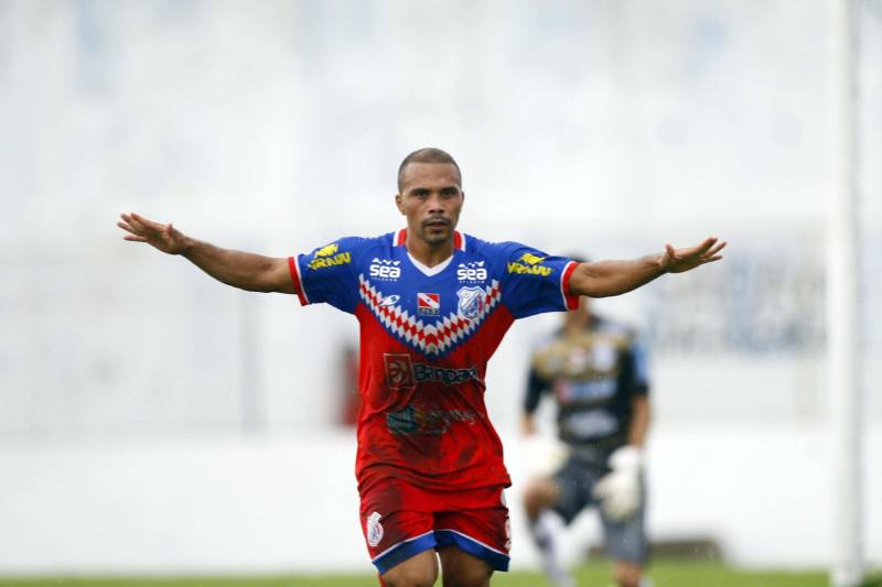 O Bragantino conquistou o terceiro lugar do Campeonato Paraense 2018 na tarde este sábado, 7. O Tubarão do Caeté recebeu o São Raimundo no Estádio Diogão e levou pelo placar de 1 x 0.
FOTO: THIAGO GOMES / AG. PARÁ
DATA: 07.04.2018
BRAGANÇA - PARÁ <div class='credito_fotos'>Foto: Thiago Gomes /Ag. Pará | <a href='/midias/2018/originais/5e67d320-b893-4d22-af12-6bee796b2a06.jpg' download><i class='fa-solid fa-download'></i> Download</a></div>
