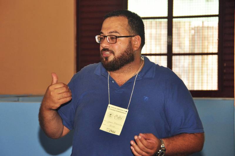 Com o objetivo de fortalecer as ações de humanização na Rede de Atenção Psicossocial (Raps) em Belém foi oficializado, na sexta-feira (2), em encontro na República Terapêutica de Passagem (RTP), o Colegiado HumanizaRAPs, que reúne todos os Centros de Atenção Psicossocial (Caps) e a RTP Mental. Na foto, o diretor da RTP, John Moorney.
FOTO: JOSÉ PANTOJA / ASCOM SESPA
DATA: 05.03.2018
BELÉM - PARÁ <div class='credito_fotos'>Foto: José Pantoja / Ascom Sespa | <a href='/midias/2018/originais/5e834101-d513-4ac0-af38-5a081871dac5.jpg' download><i class='fa-solid fa-download'></i> Download</a></div>