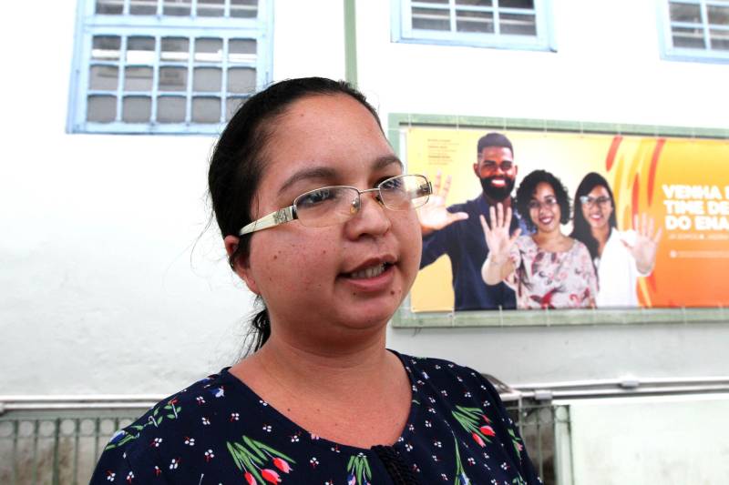 44.552 candidatos compareceram aos locais de prova do concurso da Secretaria de Estado de Educação (Seduc), realizado na manhã deste domingo, 24. Na foto, Susiane Santos prestou seu primeiro concurso público para bacharelado em letras.
FOTO: CRISTINO MARTINS / AG. PARÁ
DATA: 24.06.2018
BELÉM - PARÁ <div class='credito_fotos'>Foto: Cristino Martins/Ag. Pará | <a href='/midias/2018/originais/5e87e4d2-c2d7-42d2-9441-b4c554d67779.jpg' download><i class='fa-solid fa-download'></i> Download</a></div>