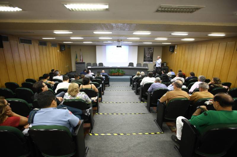 51º Café com Planejamento na manhã desta sexta-feira, 27, na Escola de Governança Pública do Estado do Pará (EGPA), fórum de discussão proposto pela Secretaria de Estado de Planejamento (Seplan). Na foto, o secretário adjunto de Gestão de Recursos Hídricos da Secretaria de Meio Ambiente e Sustentabilidade (Semas), Ronaldo Lima.
FOTO: MARCELO LELIS / AG. PARÁ
DATA: 27.04.2018
BELÉM - PARÁ
<div class='credito_fotos'>Foto: Marcelo Lelis / Ag. Pará | <a href='/midias/2018/originais/5eb65f81-f8d0-4eca-adcc-05720b4aabc9.jpg' download><i class='fa-solid fa-download'></i> Download</a></div>