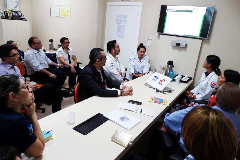 O Hospital Público Estadual Galileu (HPEG), em Belém, recebeu, entre os dias 11 e 12/12, uma visita do Programa Nacional de Qualidade (PNQ) do Sistema Cofen e Conselhos Regionais para avaliar as boas práticas assistenciais prestadas pela equipe de Enfermagem do Hospital. Ao final da visita, a qualidade da assistência do Galileu foi considerada de excelência, o que garantiu a unidade o pioneirismo de se tornar o primeiro hospital SUS do Brasil a ter a enfermagem certificada pela Programa Nacional de Qualidade do Conselho Federal de Enfermagem (Cofen).

FOTO: ASCOM HPEG
DATA: 13.12.2018
BELÉM - PARÁ <div class='credito_fotos'>Foto: ASCOM / HPEG   |   <a href='/midias/2018/originais/5ed0c363-52e7-45bd-a6fd-1399d1323d90.jpg' download><i class='fa-solid fa-download'></i> Download</a></div>