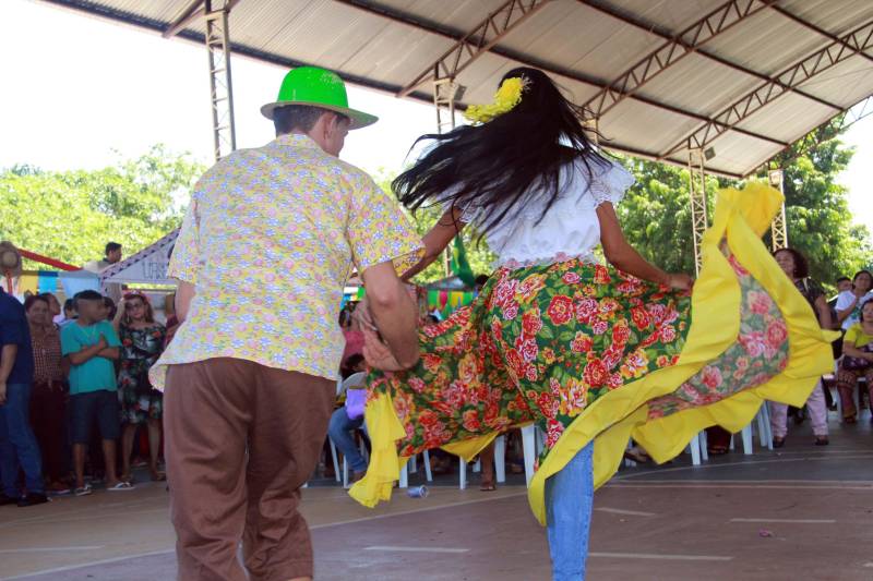 A Fundação de Atendimento Socioeducativo do Pará (Fasepa) realizou na sexta-feira (29), o IV Arraial da Socioeducação (foto), que marcou o encerramento das atividades do primeiro semestre do ano, com uma mostra das iniciativas realizadas na área da cultura, esporte e lazer, nas unidades da Região Metropolitana de Belém. A programação, realizada no espaço Apoena, em Ananindeua, contou com a participação de 70 socioeducandos de 11 unidades da Fundação, envolvendo adolescentes em cumprimento de medida de internação provisória, internação e semiliberdade, além de contar com a presença de servidores e familiares dos internos, na ação que integra o projeto Ressignificando Caminhos na Socioeducação, totalizando cerca de 400 participantes.
FOTO: ALBERTO PASSOS / ASCOM FASEPA
DATA: 29.06.2018
BELÉM - PARÁ <div class='credito_fotos'>Foto: ALBERTO PASSOS/ ASCOM FASEPA | <a href='/midias/2018/originais/5ed405b1-ba39-43c9-93b8-0fe9296bc7d3.jpg' download><i class='fa-solid fa-download'></i> Download</a></div>