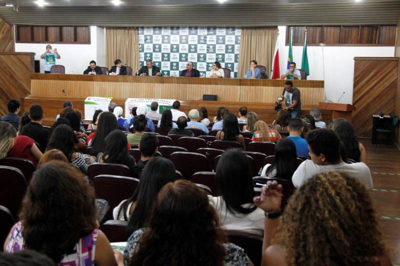 A Semana do Encarcerado 2018 foi aberta oficialmente nesta segunda-feira (4), no auditório da Universidade da Amazônia (Unama), campus Alcindo Cacela, em Belém. O evento é realizado pela Arquidiocese de Belém, por meio da Pastoral Carcerária, e conta com  a parceria da Superintendência do Sistema Penitenciário do Pará (Susipe), Prefeitura Municipal de Ananindeua, Defensoria Pública do Estado (DPE), Unama, Universidade Federal do Pará (UFPA) e Tribunal de Justiça do Estado (TJPA).

FOTO: AKIRA ONUMA / ASCOM SUSIPE
DATA: 04.06.2018
BELÉM - PARÁ <div class='credito_fotos'>Foto: Akira Onuma / Ascom Susipe   |   <a href='/midias/2018/originais/5f8351c0-d698-4465-86df-4dcd2662f99a.jpg' download><i class='fa-solid fa-download'></i> Download</a></div>